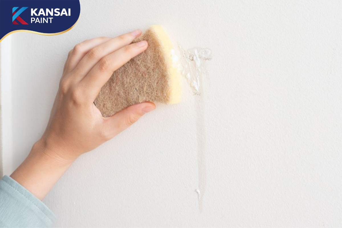 Làm sạch tường nhà bị bẩn