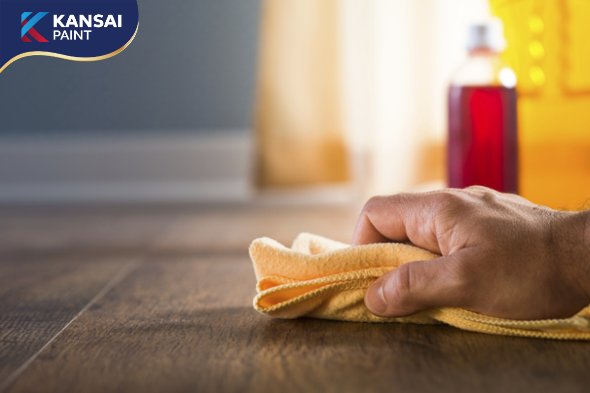 Làm sạch tường nhà bị bẩn