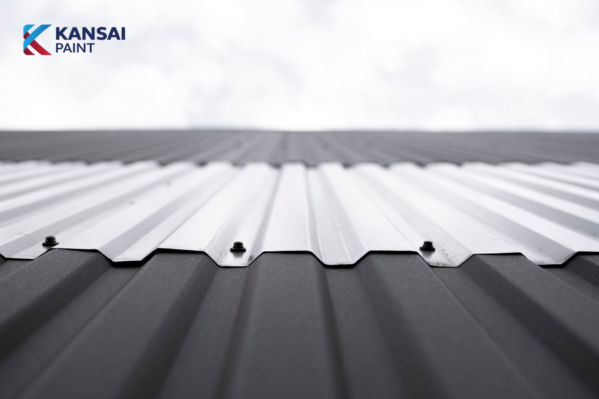 Nên Sơn Chống Thấm Hay Đóng Tôn